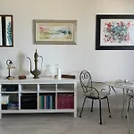 Andrea E Valentina Oda ve Kahvaltı S'Archittu